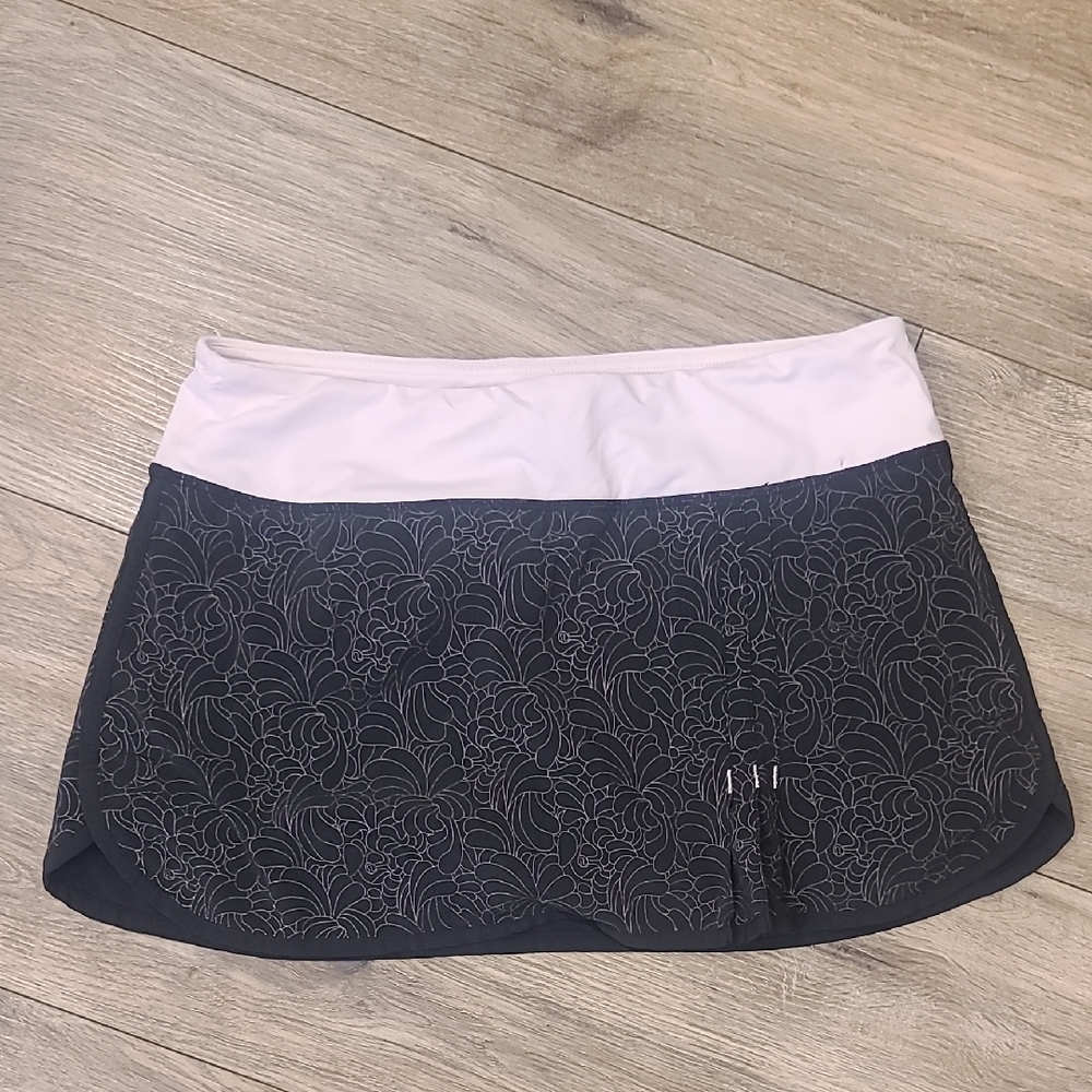 Lululemon Run Skort. Sz 4. Black And Pink.